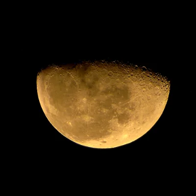 Moon by Sinock, stacked with Eise.app